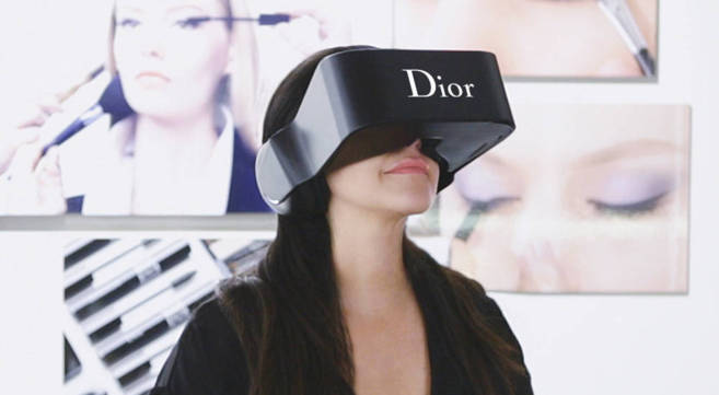 ©Dior – Il visore di realtà virtuale personalizzato con il marchio della prestigiosa casa di moda